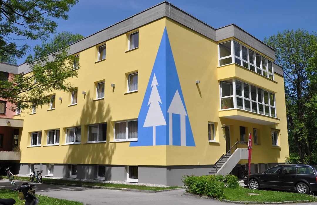 Eduard-Heinrich-Haus, Hostel-1