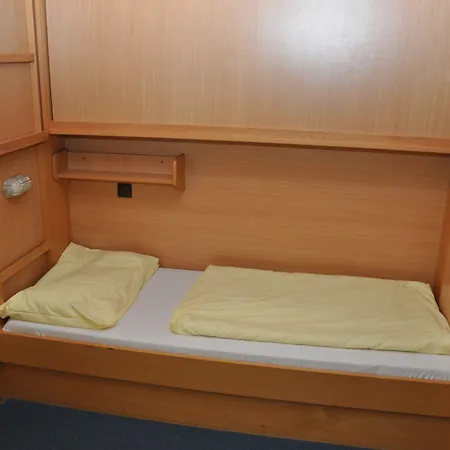 Eduard-Heinrich-Haus, Hostel-2