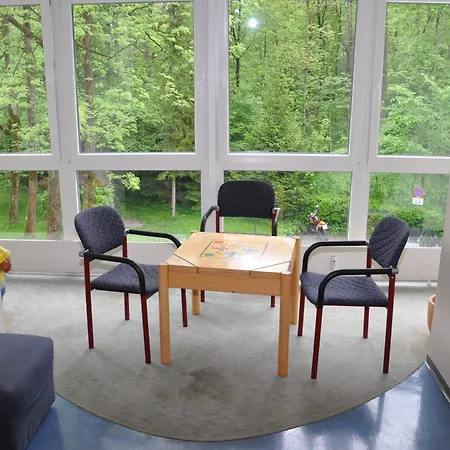 Eduard-Heinrich-Haus, Hostel-3